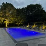 pool house piscine soir